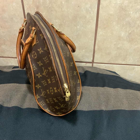 Louis Vuitton Ellipse Monogram Canvas PM - Picture 4 of 13